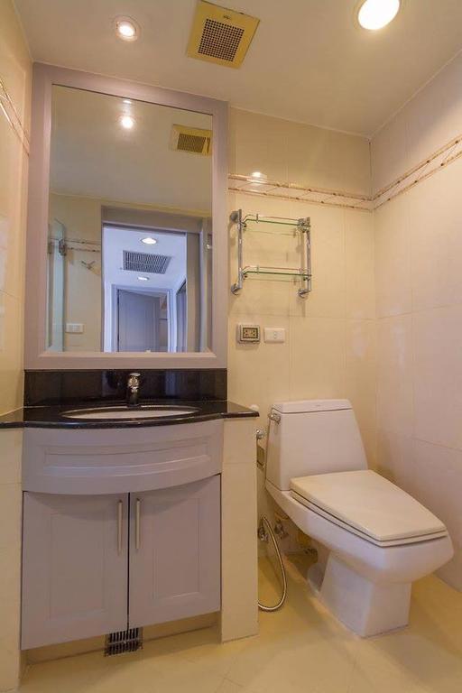 Antique Palace Apartment Банкок Екстериор снимка