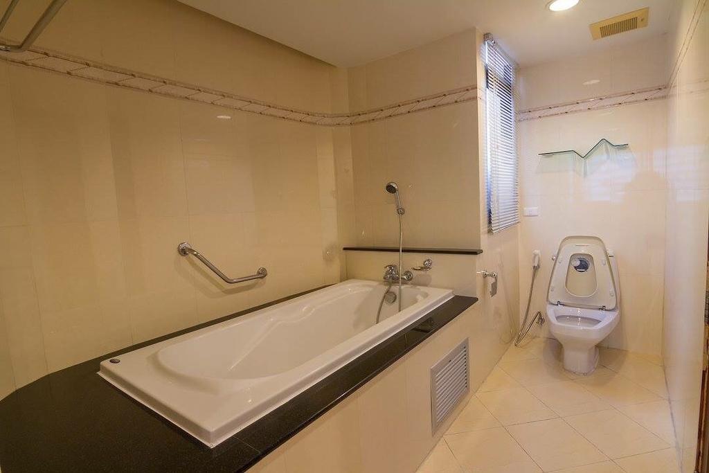 Antique Palace Apartment Банкок Екстериор снимка